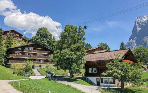 Chalet Bodmisunne: Sky, Himmel, Plante, Bygning, Ejendom, Bjerg, Natur, Træ, Hus, Naturlige Landskab