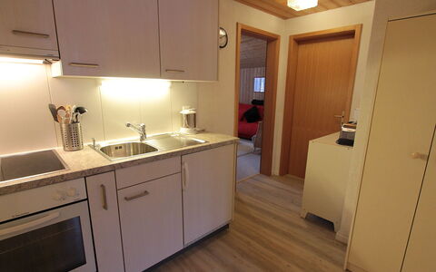 Chalet Doris: Håndvask, Køkkenvask, Tap, Cabinetry, Countertop, Træ, Sanitærarmatur, Bygning, Indretning, Belysning
