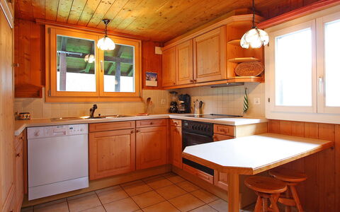Egg-Isch: Køkkenvask, Cabinetry, Vindue, Ejendom, Møbel, Countertop, Håndvask, Tap, Bord, Køkken
