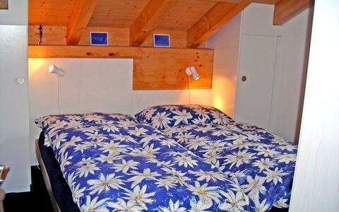 Steinbilla: Møbel, Ejendom, Komfort, Cabinetry, Textile, Træ, Bed Frame, Indretning, Lampe, Etage