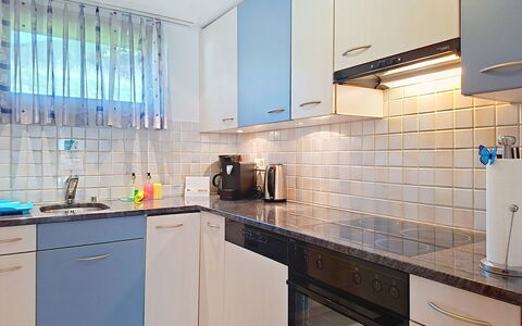 Steinbilla: Countertop, Køkken, Indretning, Sanitærarmatur, Håndvask, Gulvbelægning, Køkken Apparat, Køkkenvask, Tap, Cabinetry