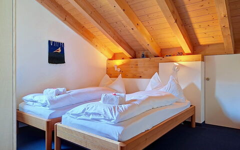 Steinbilla: Træ, Soveværelse, Bed Frame, Seng, Loft, Bejdse, Sommerhus, Hårdttræ, Sengetøj, Sengetøj