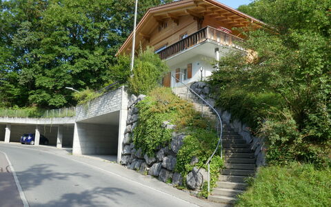 Chalet Holzwurm: Plante, Bygning, Himmel, Hældning, Træ, Boligområde, Vejbelægning, Ejendom, Facade, Urban Design