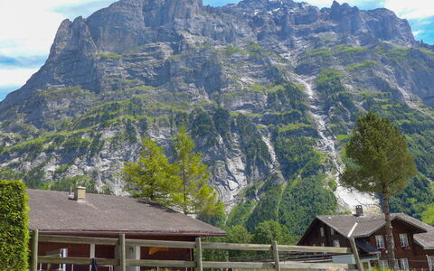 Chalet Chiebrendli: Sky, Plante, Bjerg, Himmel, Plantesamfund, Økoregion, Grøn, Naturlige Landskab, Bygning, Highland