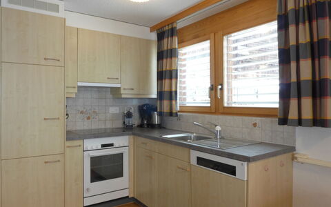 Wengen 110: Cabinetry, Køkkenvask, Countertop, Bygning, Håndvask, Tap, Ejendom, Vindue, Komfur, Køkken