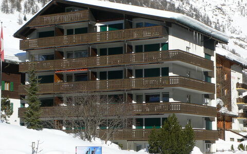 Zermatt 100: Sne, Bygning, Vindue, Plante, Træ, Bjerg, Ejerlejlighed, Hus, Urban Design, Hældning