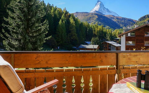 Zermatt 125: Himmel, Bjerg, Ejendom, Bygning, Træ, Træ, Lærk, Biome, Fritid, Udendørs Møbler