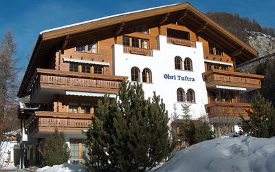 Zermatt 125: Himmel, Bygning, Sne, Ejendom, Vindue, Træ, Plante, Hus, Hældning