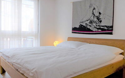 Zermatt 4: Møbel, Ejendom, Komfort, Træ, Textile, Indretning, Seng, Rektangel, Bed Frame