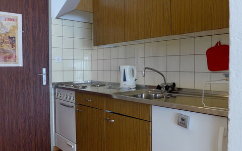 Milihaus a: Countertop, Cabinetry, Værelse, Køkken, Ejendom, Møbel, Større Bandage, Indretning, Etage, Bygning