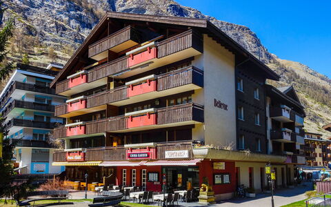 Zermatt 860: Himmel, Bygning, Bjerg, Vindue, Plante, Urban Design, Ejerlejlighed, Kvarter, Boligområde