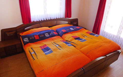 Christl: Sengetøj, Sengetøj, Orange, Soveværelse, Møbel, Seng, Ejendom, Værelse, Bed Frame, Rød
