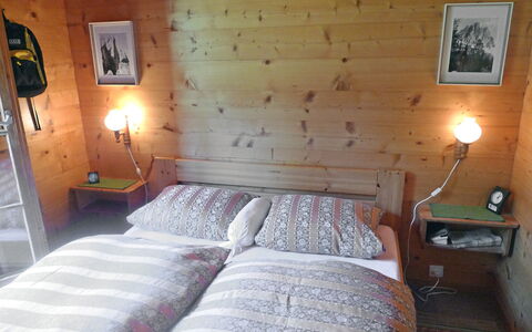 Allegra: Soveværelse, Seng, Værelse, Møbel, Ejendom, Væg, Bed Frame, Sengetøj, Sengetøj, Etage