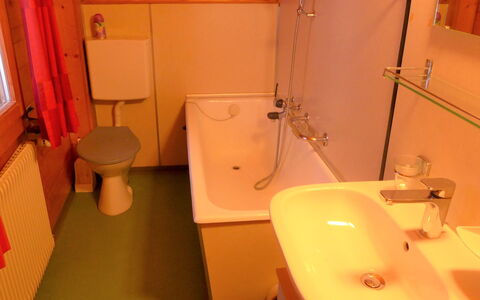 Lärchenheim: Brun, Sanitærarmatur, Ejendom, Tap, Badeværelse, Håndvask, Badeværelsesvask, Purple, Indretning, Arkitektur