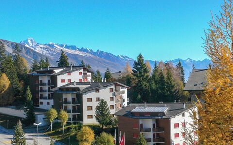 Crans-Montana 130: Himmel, Plante, Bygning, Bjerg, Vindue, Træ, Hus, Naturlige Landskab, Landskab, Boligområde