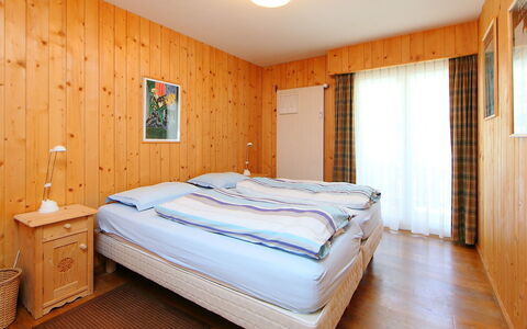 Crans-Montana 560: Soveværelse, Seng, Møbel, Værelse, Madras, Ejendom, Bed Frame, Sengetøj, Etage, Hårdttræ