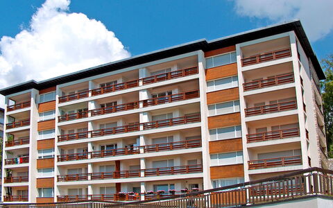 Crans-Montana 780: Sky, Himmel, Bygning, Daytime, Vindue, Højhus, Urban Design, Ejerlejlighed, Træ, Boligområde