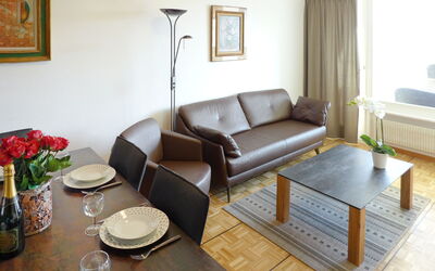 Grand-Large a 22 780.3: Bord, Møbel, Billedramme, Couch, Plante, Komfort, Bygning, Studio Couch, Træ, Stue