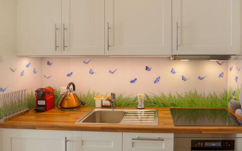 Eperon B 22: Countertop, Cabinetry, Køkkenvask, Ejendom, Køkken, Komfur, Køkken Apparat, Træ, Håndvask, Skuffe