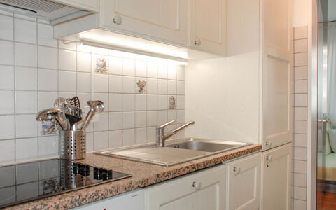 Locarno 2: Tap, Cabinetry, Køkkenvask, Countertop, Håndvask, Sanitærarmatur, Bygning, Køkken, Træ, Indretning