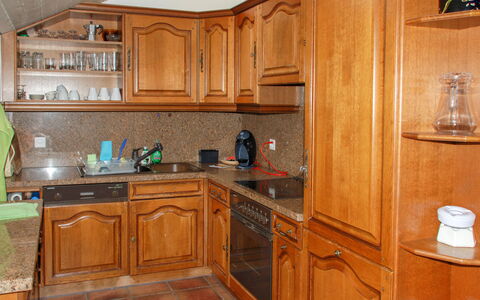 Tazzino: Brun, Cabinetry, Ejendom, Countertop, Møbel, Skuffe, Køkken, Køkkenvask, Træ, Håndvask