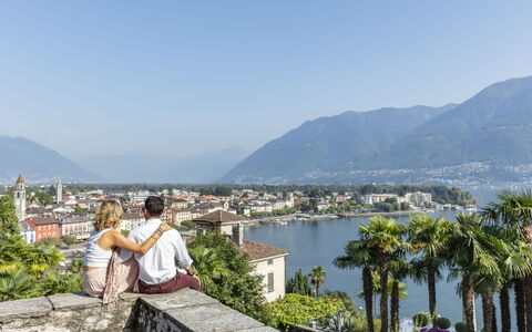 Locarno 410: Himmel, Vand, Bjerg, Bygning, Azure, Træ, Plante, Landskab, Fritid