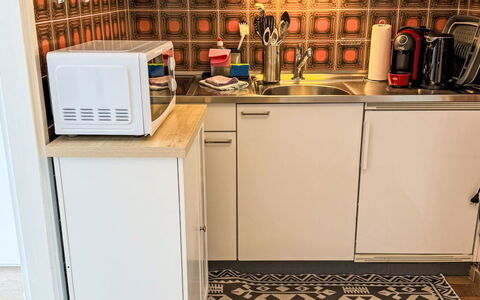 Ascona 100: Gulvbelægning, Etage, Træ, Køkken, Køkken Apparat, Større Bandage, Indretning, Flise, Værelse, Cabinetry