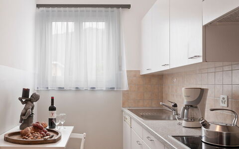 Ascona 200: Countertop, Værelse, Ejendom, Flise, Køkken, Indretning, Møbel, Håndvask, Cabinetry, Etage