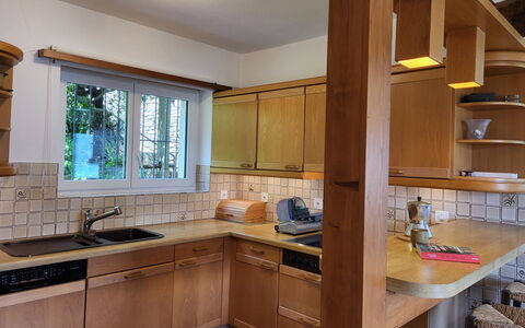 Stellina del Sole: Countertop, Køkken, Cabinetry, Møbel, Gulvbelægning, Træ, Indretning, Køkken Apparat, Loft, Lysarmatur