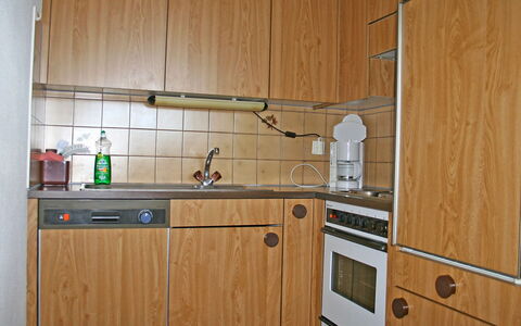 Bellavista Erika 19: Cabinetry, Værelse, Køkken, Møbel, Ejendom, Countertop, Skab, Krydsfiner, Større Bandage, Træ