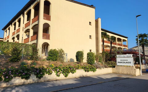 Caslano 100: Hacienda, Altan, Hotel