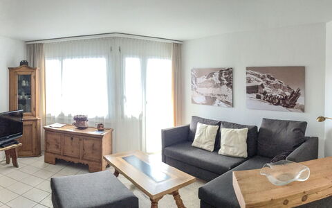 Flims 200: Møbel, Couch, Billedramme, Bord, Komfort, Stue, Træ, Etage, Lampe, Studio Couch