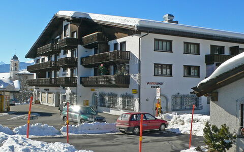 Apt. 13: Ejendom, Bygning, Stad, Kvarter, Ejendom, Hus, Boligområde, Blandet Brug, Vinter, Arkitektur