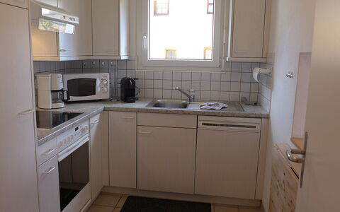 St. Moritz 116: Værelse, Ejendom, Møbel, Køkken, Cabinetry, Countertop, Etage, Bygning, Hus, Større Bandage