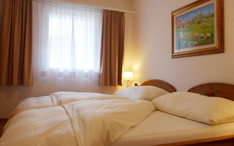 St. Moritz 116: Soveværelse, Værelse, Seng, Møbel, Sengetøj, Ejendom, Sengetøj, Bed Frame, Madras, Indretning
