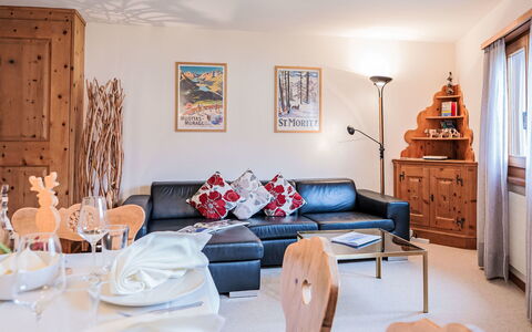 Chesa Polaschin B - B10 - Sils: Møbel, Ejendom, Bordservice, Komfort, Billedramme, Bord, Dekoration, Træ, Indretning, Cabinetry