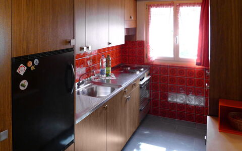 Untertal: Ejendom, Værelse, Køkken, Møbel, Hus, Bygning, Cabinetry, Indretning, Countertop, Ejendom