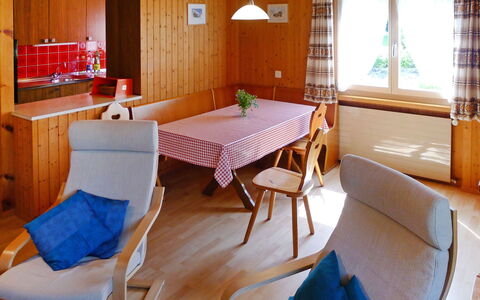Untertal: Værelse, Møbel, Ejendom, Indretning, Bord, Bygning, Hus, Etage, Ejendom, Stol