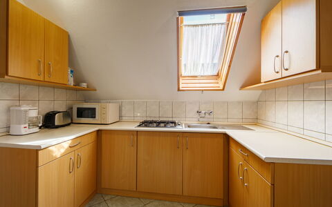 Captain 2: Cabinetry, Tap, Køkkenvask, Håndvask, Countertop, Ejendom, Sanitærarmatur, Møbel, Bygning, Skuffe