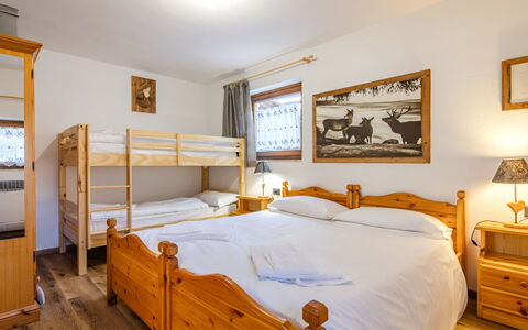 Storie di Montagna: Træ, Møbel, Hjem, Soveværelse, Fryser, Seng, Sne, Bed Frame, Sengetøj, Vinter
