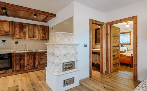 Storie di Montagna: Ejendom, Cabinetry, Træ, Indretning, Countertop, Dør, Gulvbelægning, Bejdse, Væg, Etage