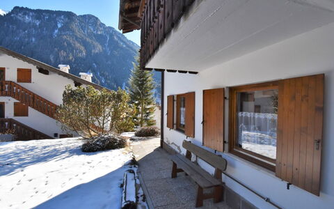 Storie di Montagna: Bygning, Himmel, Vindue, Ejendom, Daytime, Azure, Blå, Bjerg, Plante, Hus