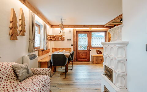 Storie di Montagna: Møbel, Bygning, Ejendom, Cabinetry, Træ, Bord, Billedramme, Couch, Indretning, Stol