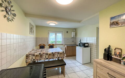 Bless: Gulvbelægning, Etage, Loft, Indretning, Countertop, Køkken, Cabinetry, Værelse, Større Bandage, Lysarmatur