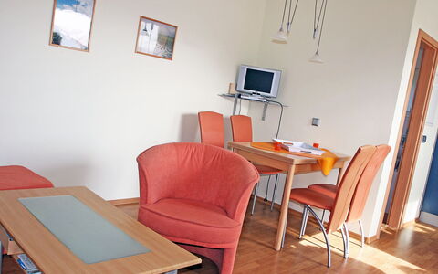 Goetheallee: Værelse, Møbel, Ejendom, Etage, Bygning, Bord, Indretning, Hus, Ejendom, Hårdttræ