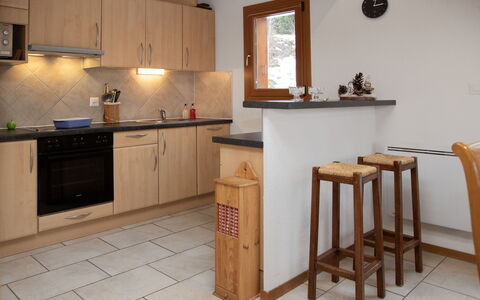 Escapade: Møbel, Gulvbelægning, Køkken, Indretning, Træ, Køkken Apparat, Countertop, Cabinetry, Etage, Værelse