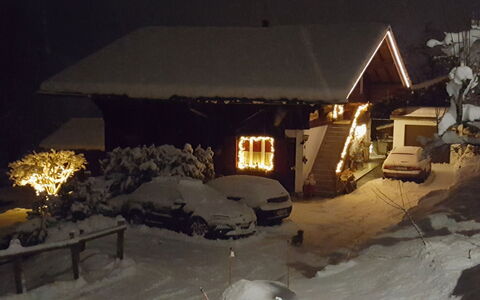 Grindelwald 255: Vindue, Sne, Bil, Bygning, Hus, Hjul, Sommerhus, Fryser