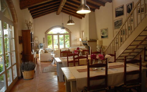 La Cenerara: Bygning, Værelse, Ejendom, Loft, Indretning, Møbel, Hus, Ejendom, Bord, Etage