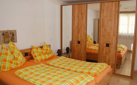 Krechen Alm: Soveværelse, Seng, Møbel, Sengetøj, Værelse, Sengetøj, Madras, Ejendom, Bed Frame, Etage