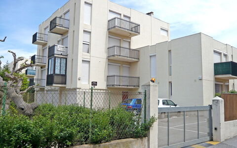 Les Amandiers: Ejendom, Bygning, Boligområde, Hus, Arkitektur, Lejlighed, Ejendom, Hjem, Kvarter, Facade